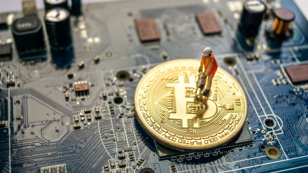 درآمد حاصل از ماینرهای بیتکوین به رکورد تاریخی دست یافت.